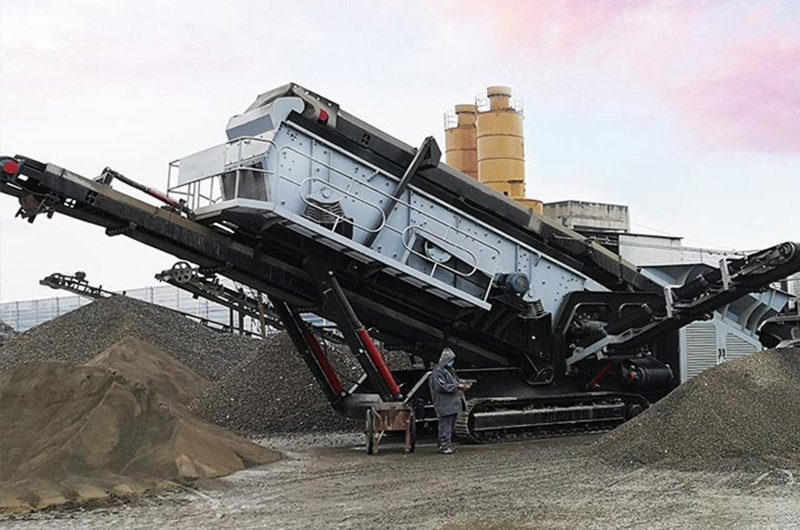 履带式筛分移动站