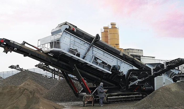 履带式移动筛分机